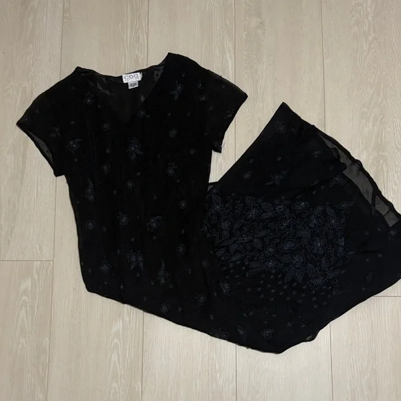 CDC Vintage Black Short Sleeve Dress Subtle Floral Blue Patterns And Rhinestones - Picture 2 of 8